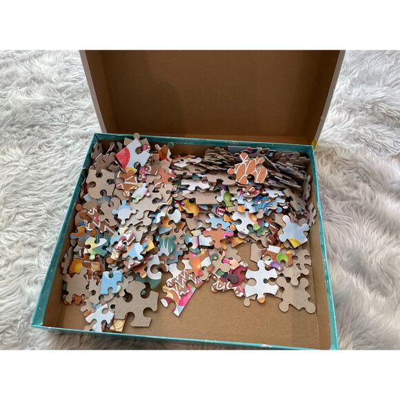 400 Pc Disney Mickey Minnie Together Time Holiday Gingerbread House Puzzle - Picture 4 of 4